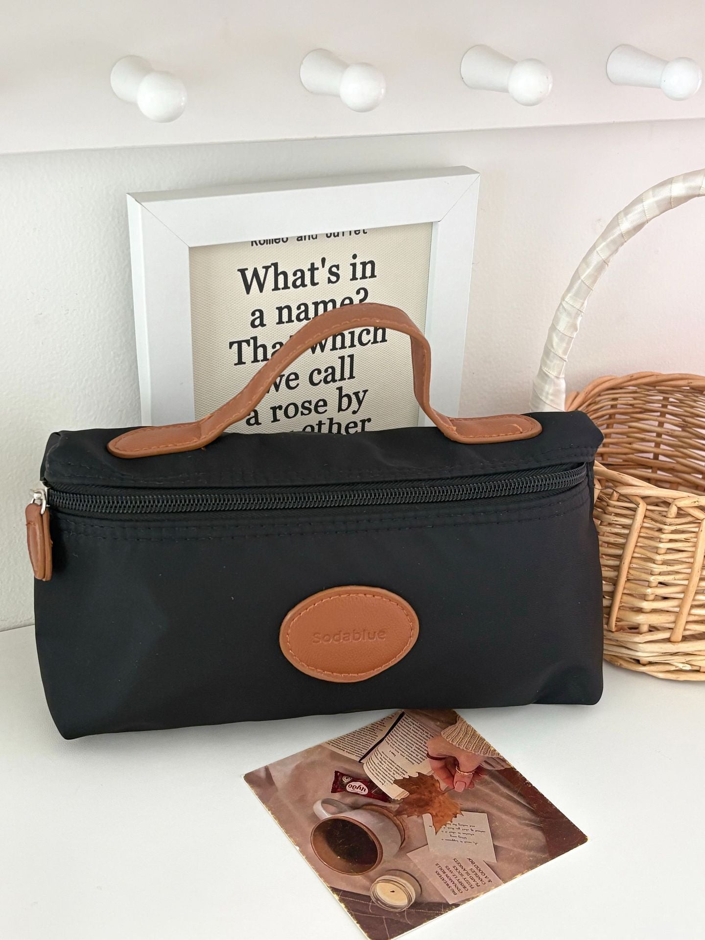 Stylish Patch Large Capacity Portable Makeup Bag MK2BW6S10BOB84