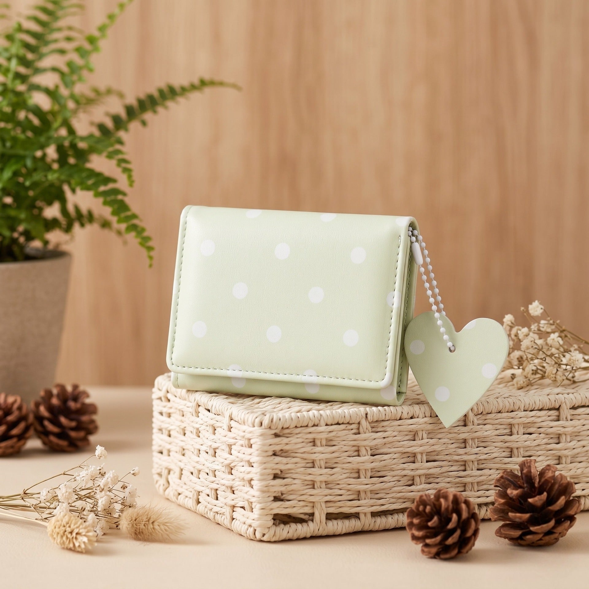 Minimalist Polka Dots Heart Charm Trifold Wallet 6S10BWB97