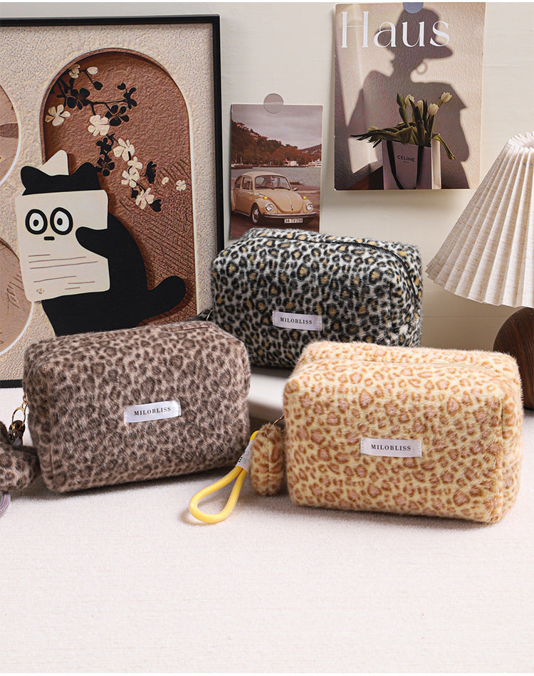Fuzzy Leopard Print Portable Storage Bag DP25H570
