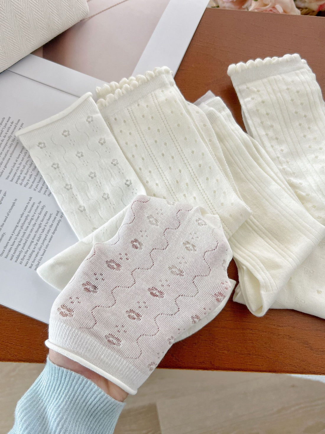 Floral Jacquard Ruffled Socks - DippedShop Wholesale - #8163