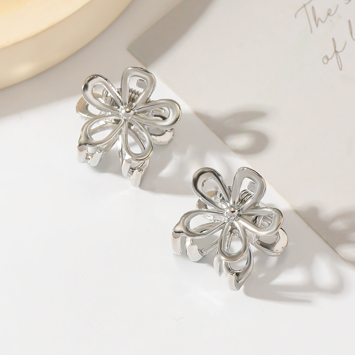 ELegant Hollow Out Metal Flower Mini Hair Claw MK2MBEP6W6HCP371