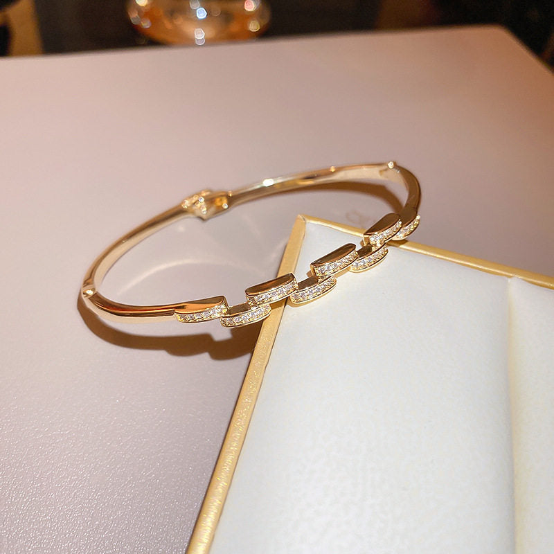 Elegant Gold Plated Rhinestone Bracelet 6W6JBR686