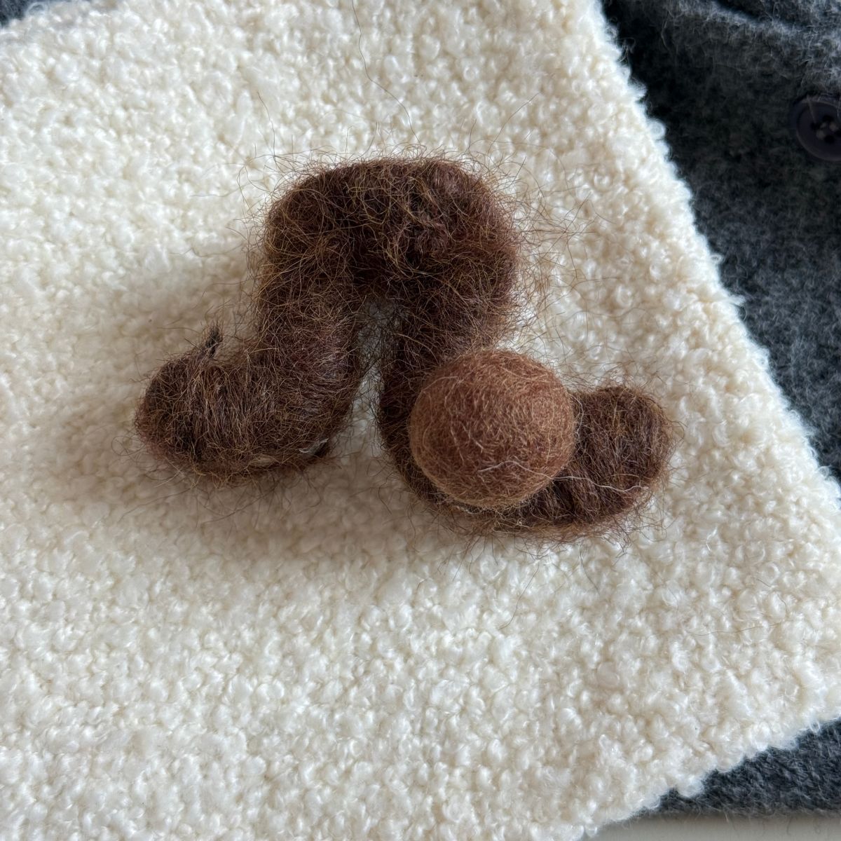 Sweet Plush Felt Ball Small Hair Claw 6W6HCP1652