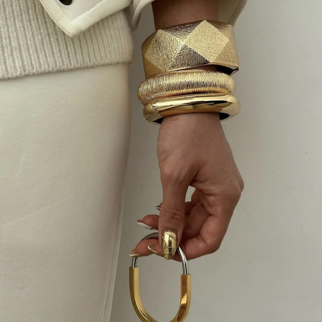 Stylish Chunky Wide Bangle Bracelet DP25F819