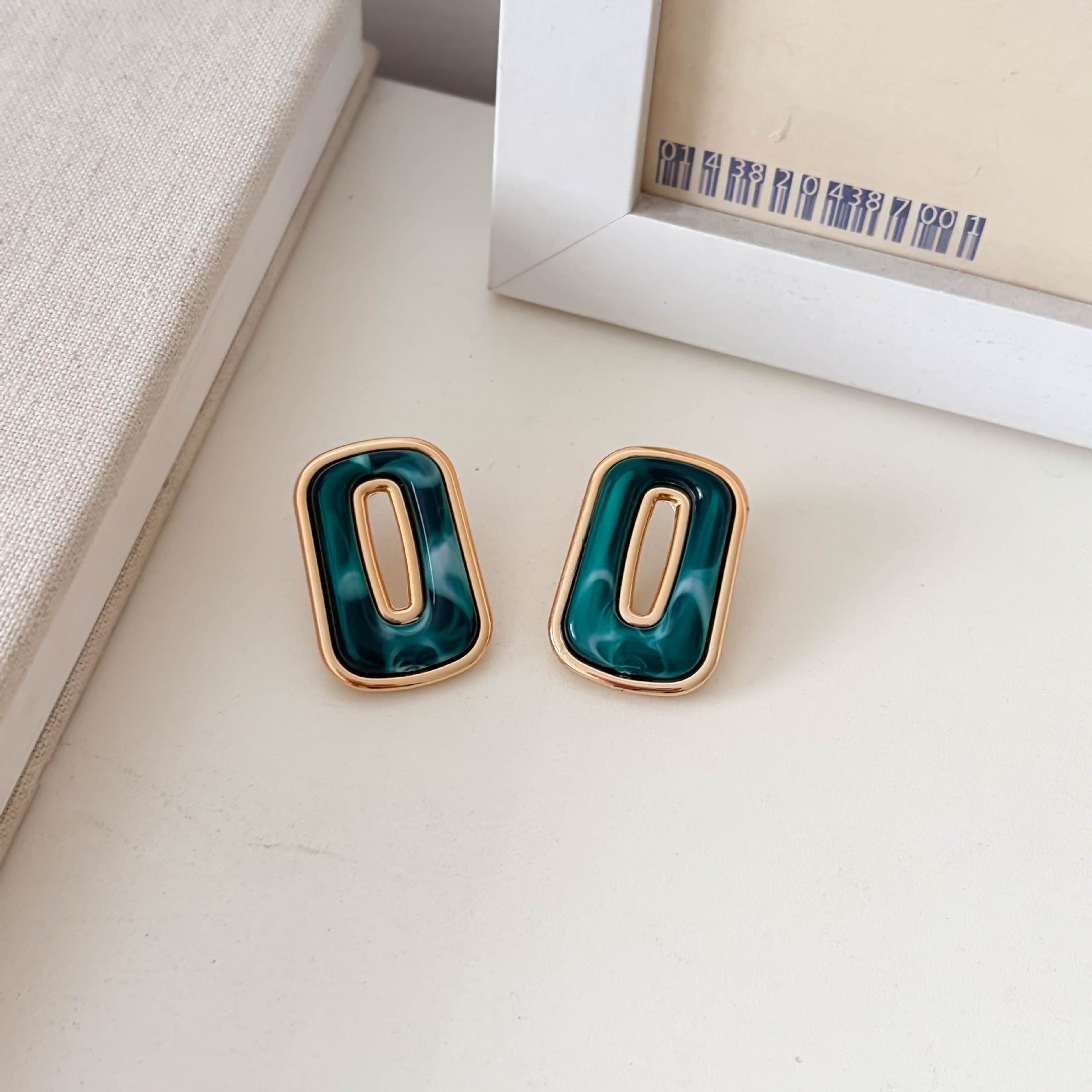 Stylish Hollow Out Rectangle Acrylic Drop Earrings 6W6JER615