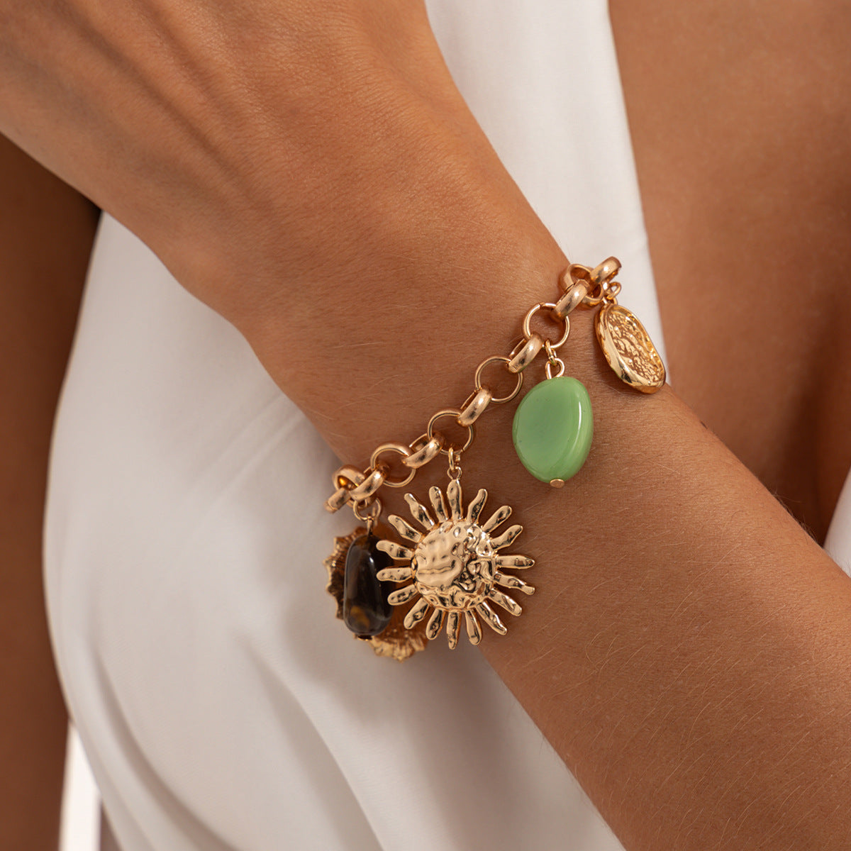 Stylish Gold Plated Heart Floral Pendant Bracelets 6W6JBR637