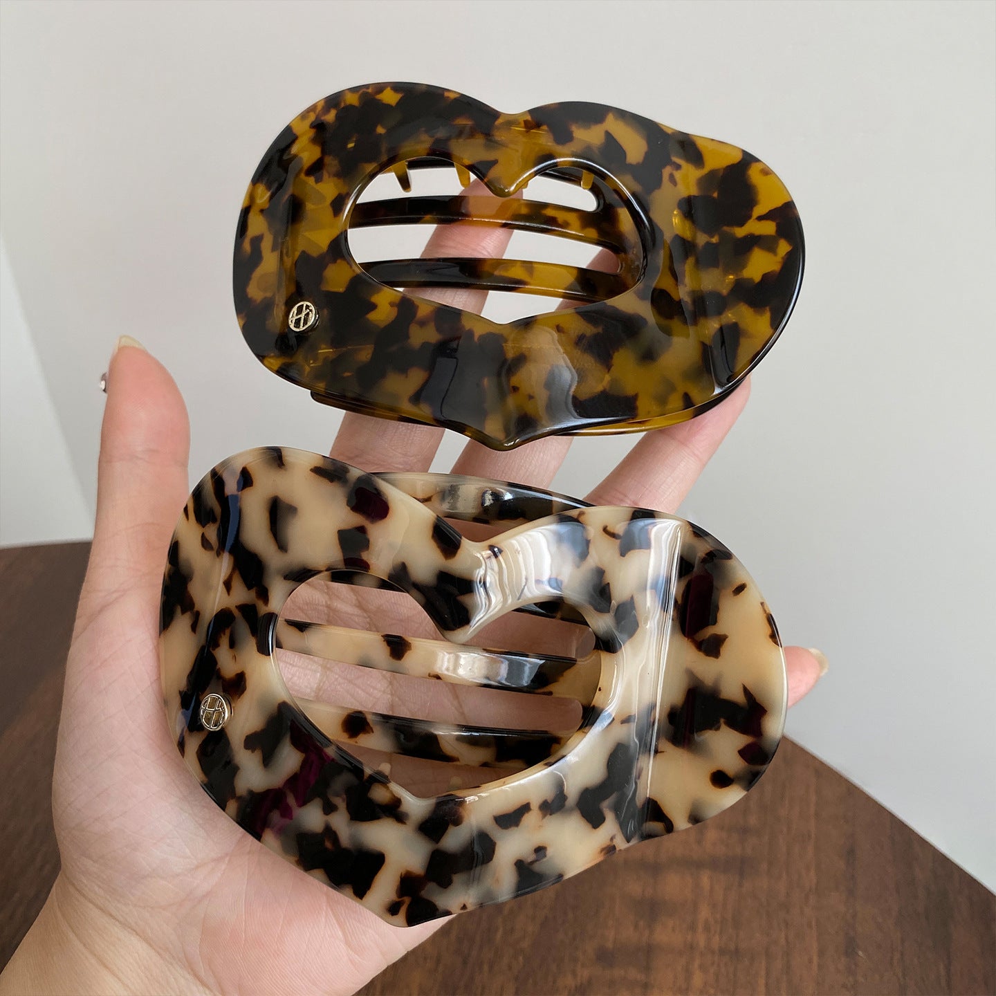 Vintage Curved Hollow Out Heart Hair Claw 8AS6HCP289L