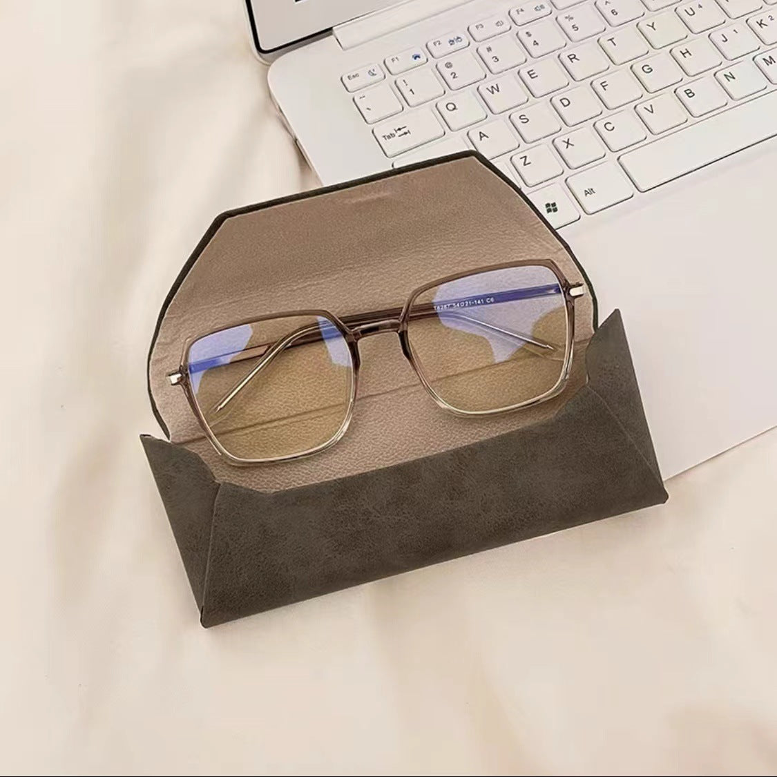 Vintage Envelope Style Magnetic Sunglasses Case MK2BLC6S13HSY90