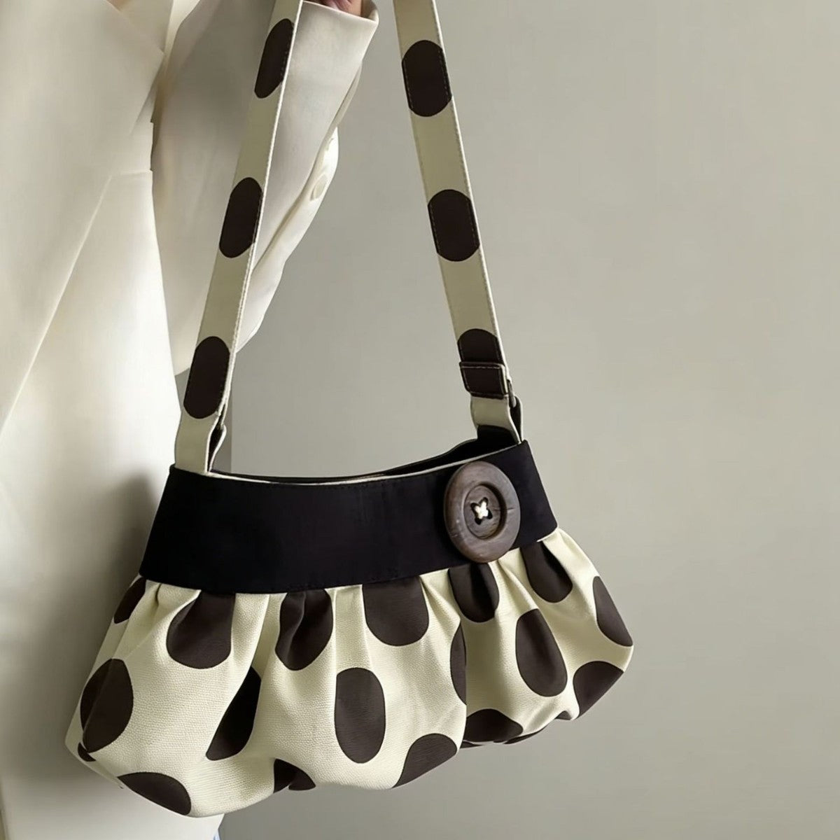 Stylish Polka Dots Ruffled Shoulder Bag 6W10BBG1316