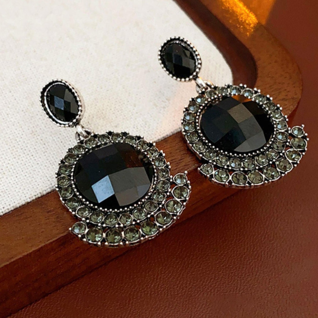 Black Rhinestone Elegant Stud Earrings DPJE1478