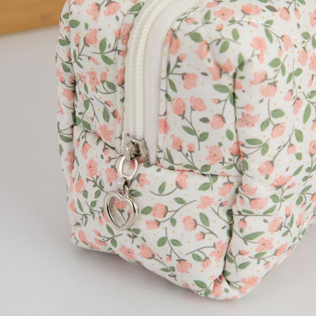 Sweet Floral Print Quilt Shell Cosmetic Bag 6S5CO102