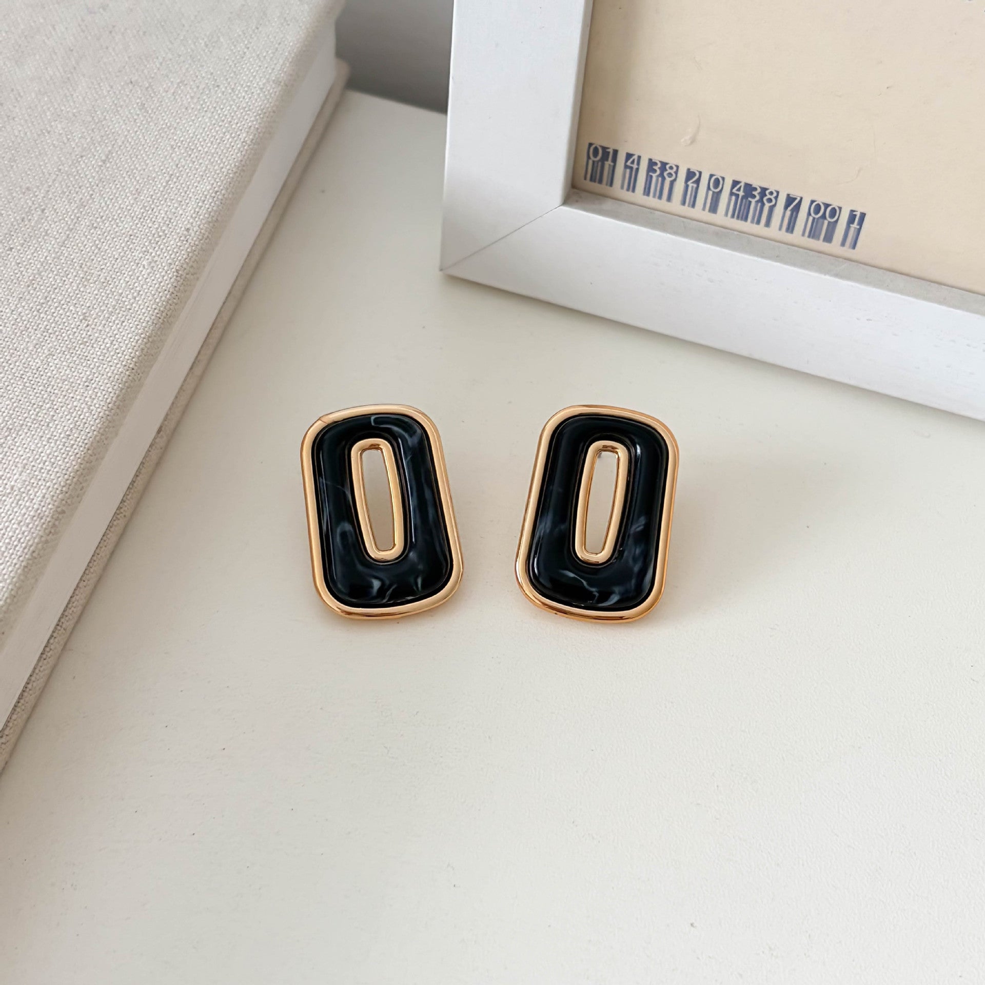 Stylish Hollow Out Rectangle Acrylic Drop Earrings 6W6JER615