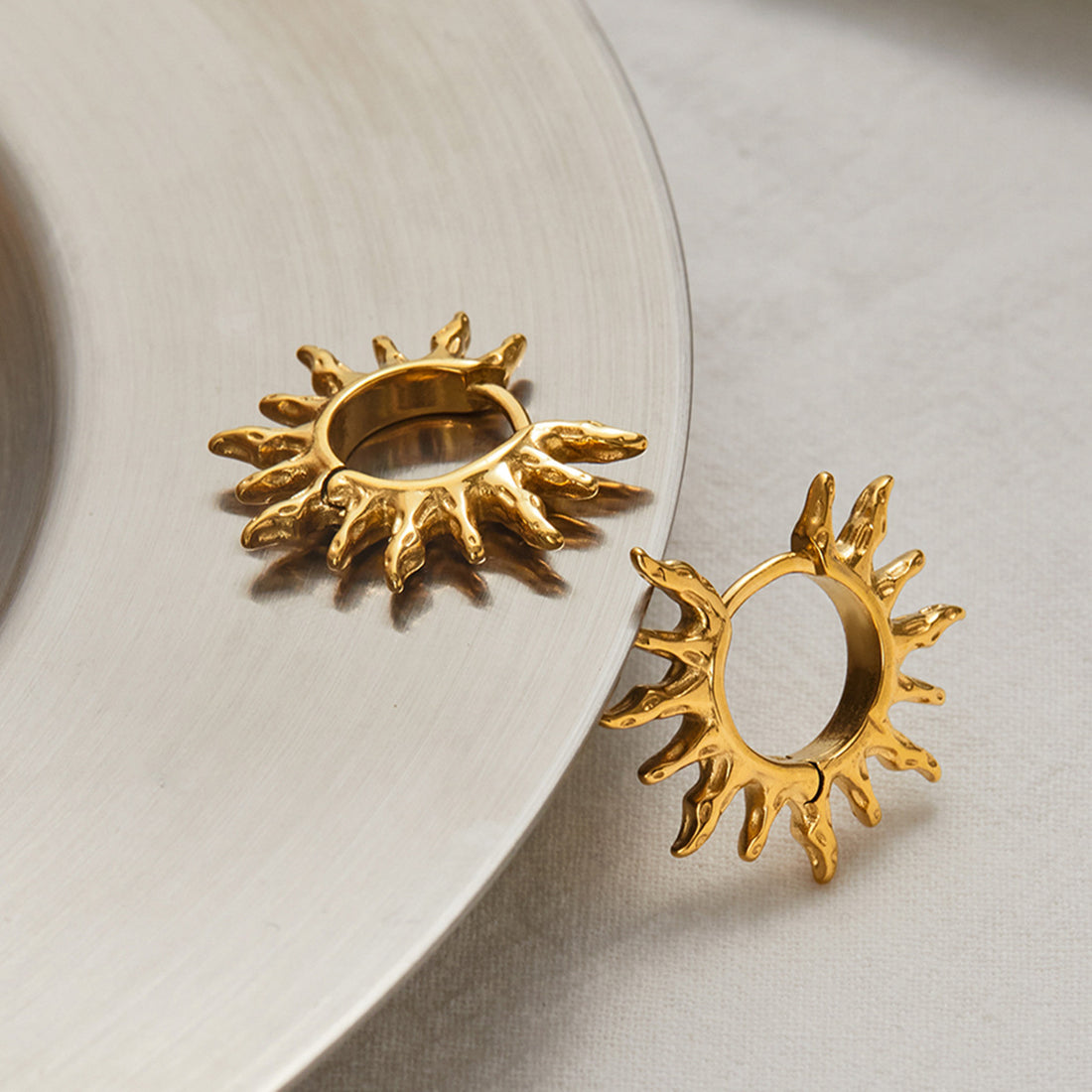 Trendy Gold Sunburst Hinged Hoop Earrings DP25E715