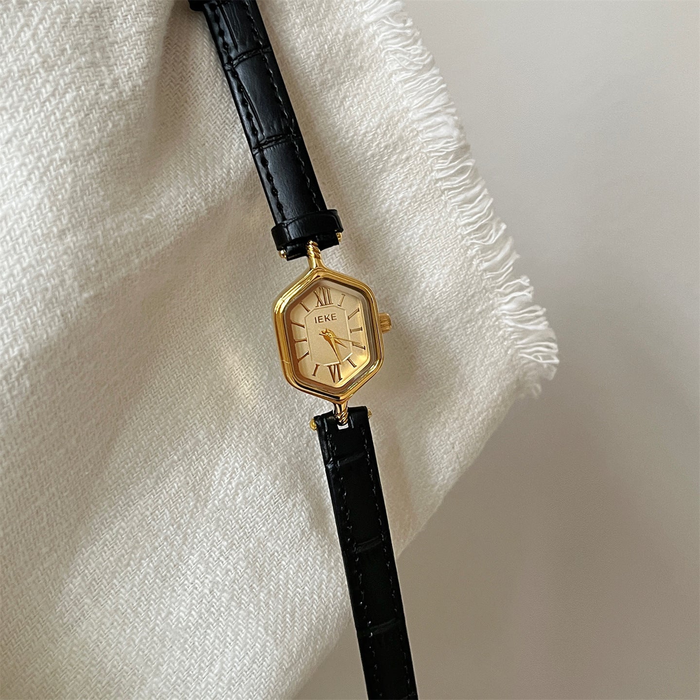 Vintage Leather Strap Watch - DippedShop Wholesale - #8179