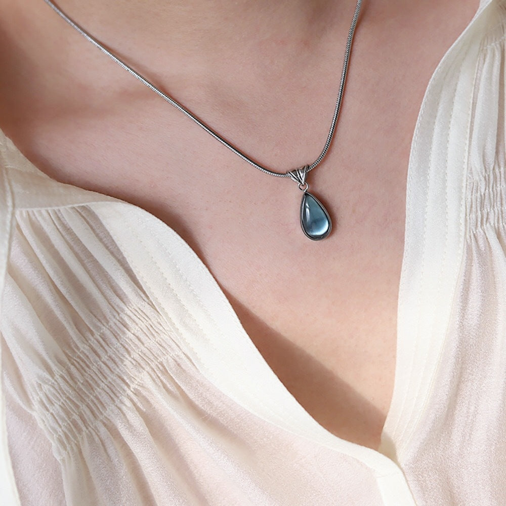 French Teardrop Pendant Snake Chain Necklace 6W6JNC1075