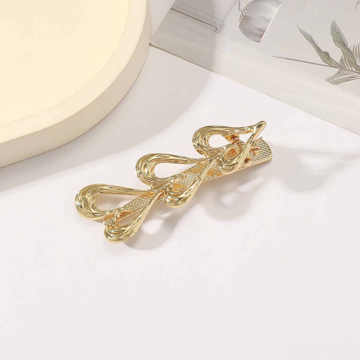 Vintage Metal Geometric Gold Plated Hair Clip MK2MBEP6W6HCP370