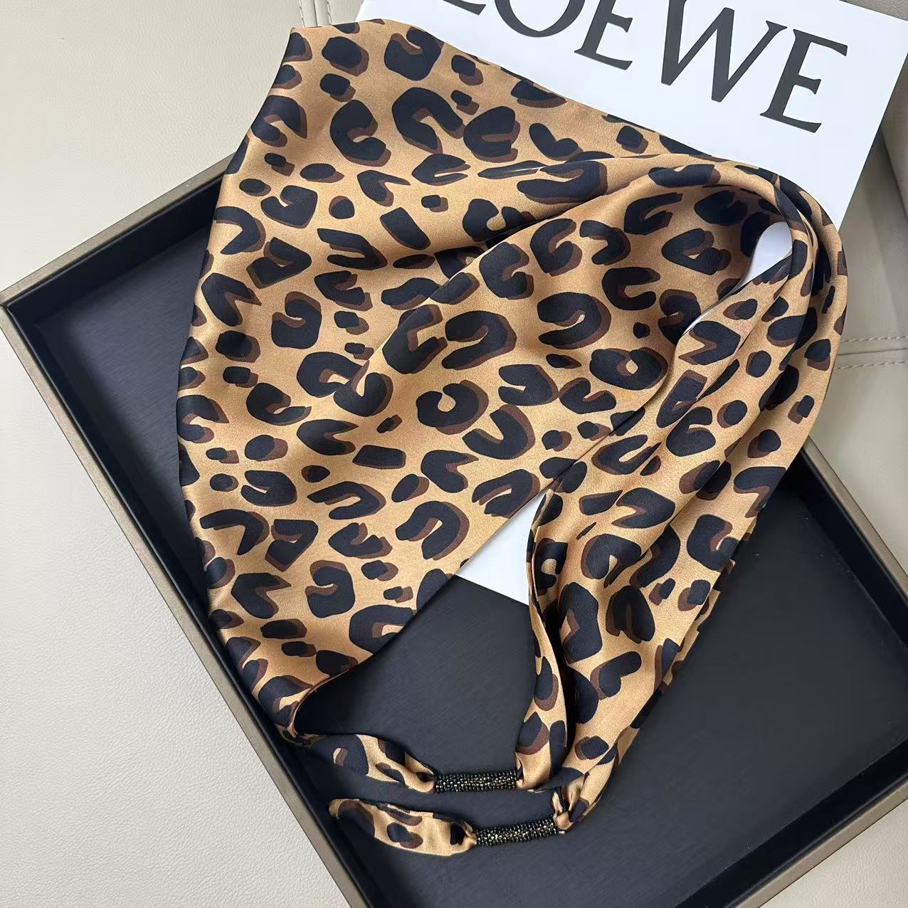 Vintage Leopard Print Versatile Silk Scarf 6W6NSI239