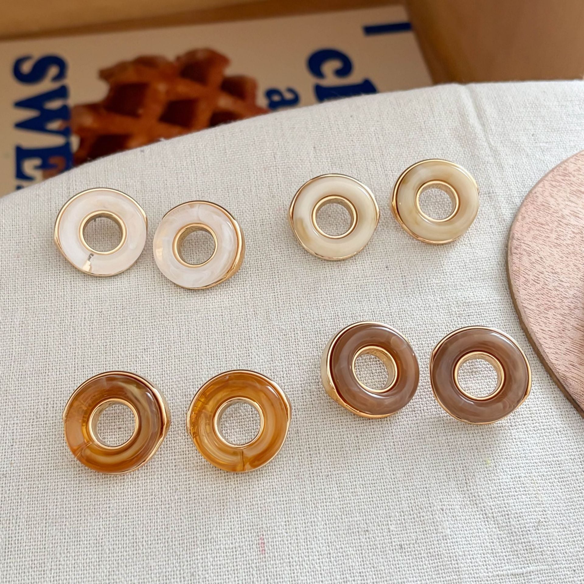 Fashion Hollow Out Resin Round Stud Earrings 6W6JER558