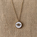Vintage Disc Bee Pendant Choker Necklace 6W6JNC646