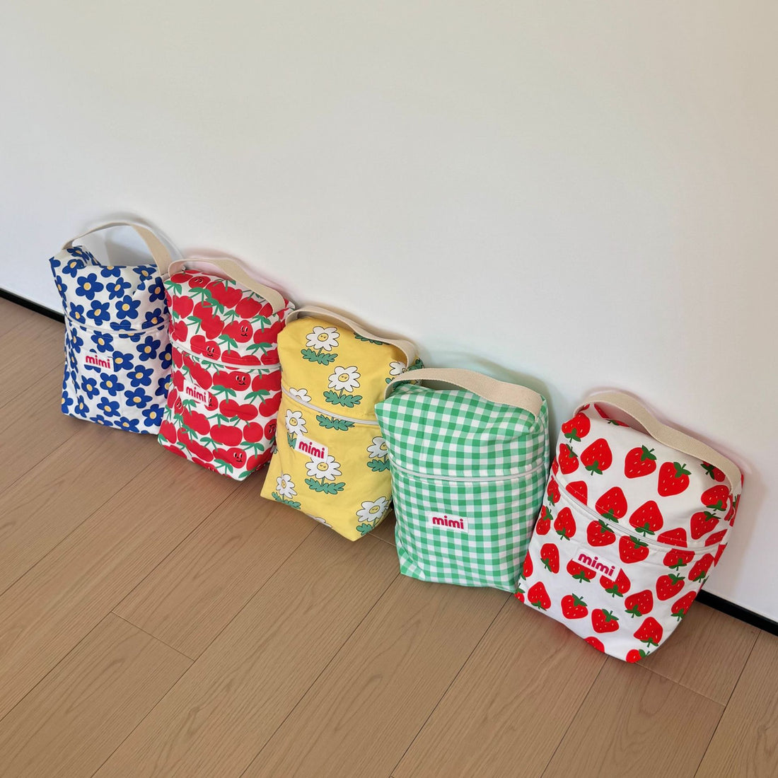 Cute Strawberry Print Portable Cosmetic Bag 6C5CO275
