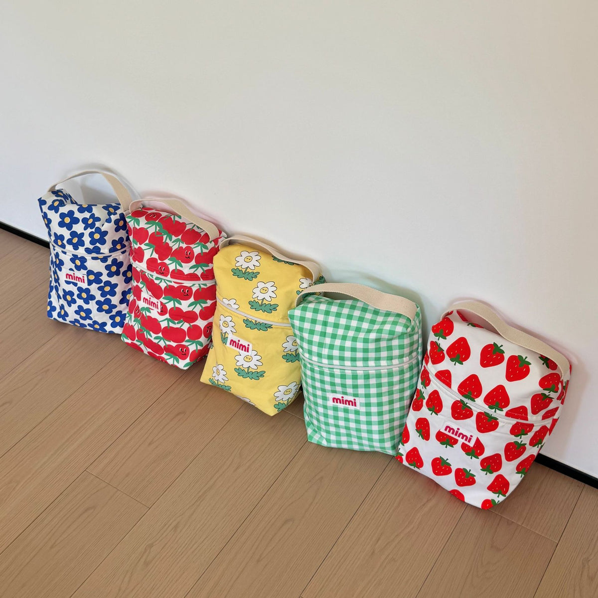 Cute Strawberry Print Portable Cosmetic Bag 6C5CO275