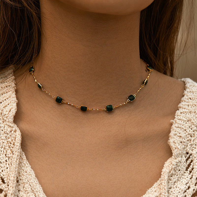 Bohemian Emerald Small Square Choker Necklace DP25E787