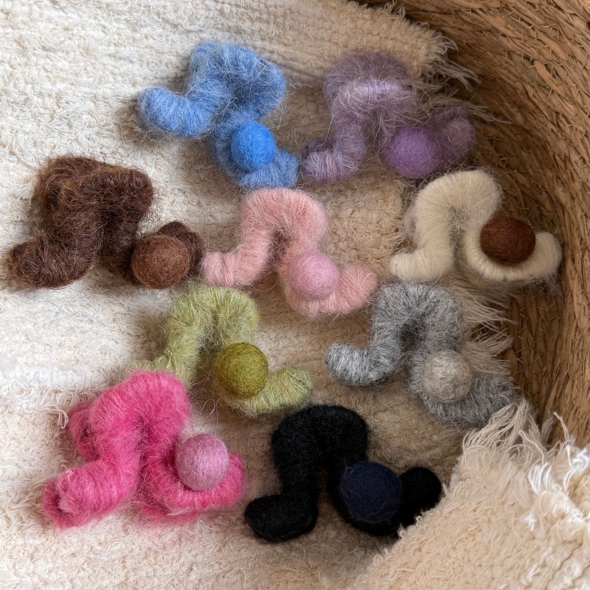 Sweet Plush Felt Ball Small Hair Claw 6W6HCP1652