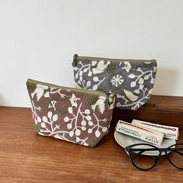 Elegant Floral Embroidered Storage Pouch DP25C701