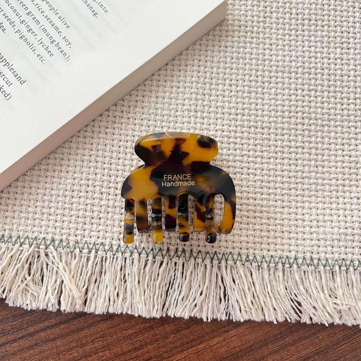 Retro Leopard Tortoise Shell Mini Hair Claw 6W6HCP1634