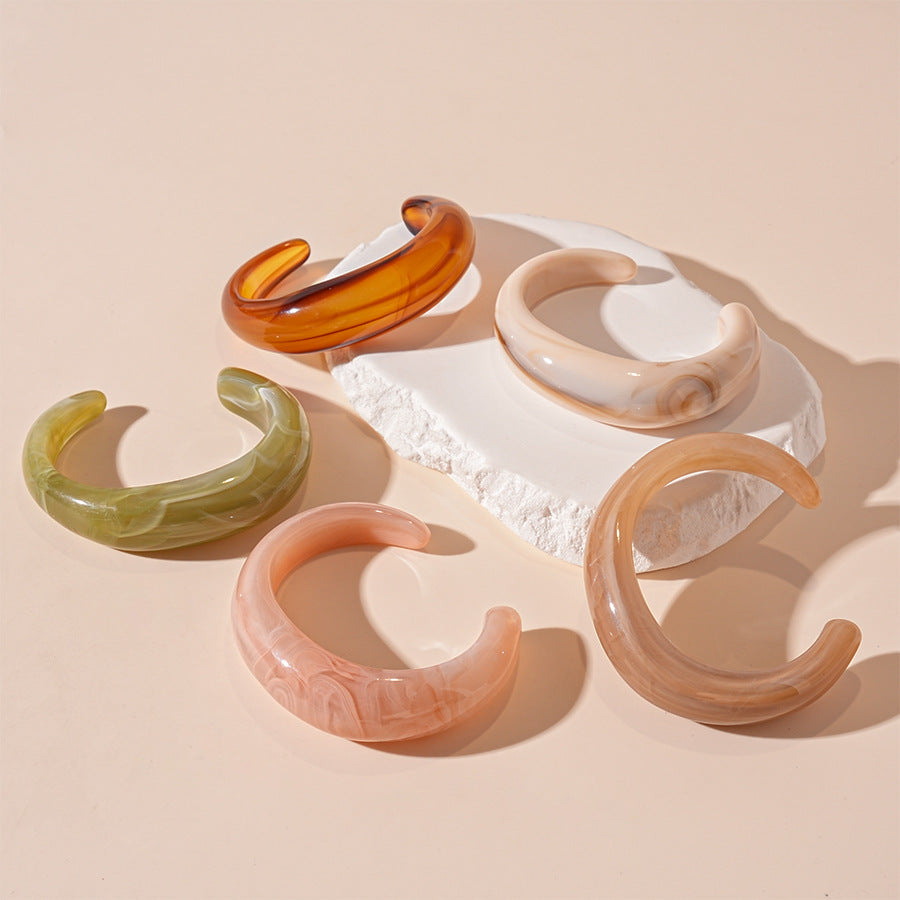 Vintage Smoothy Open Acrylic Bracelet DP25D628
