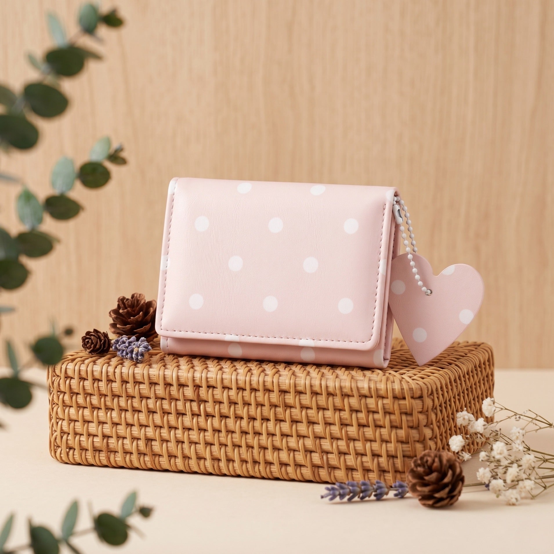 Minimalist Polka Dots Heart Charm Trifold Wallet 6S10BWB97
