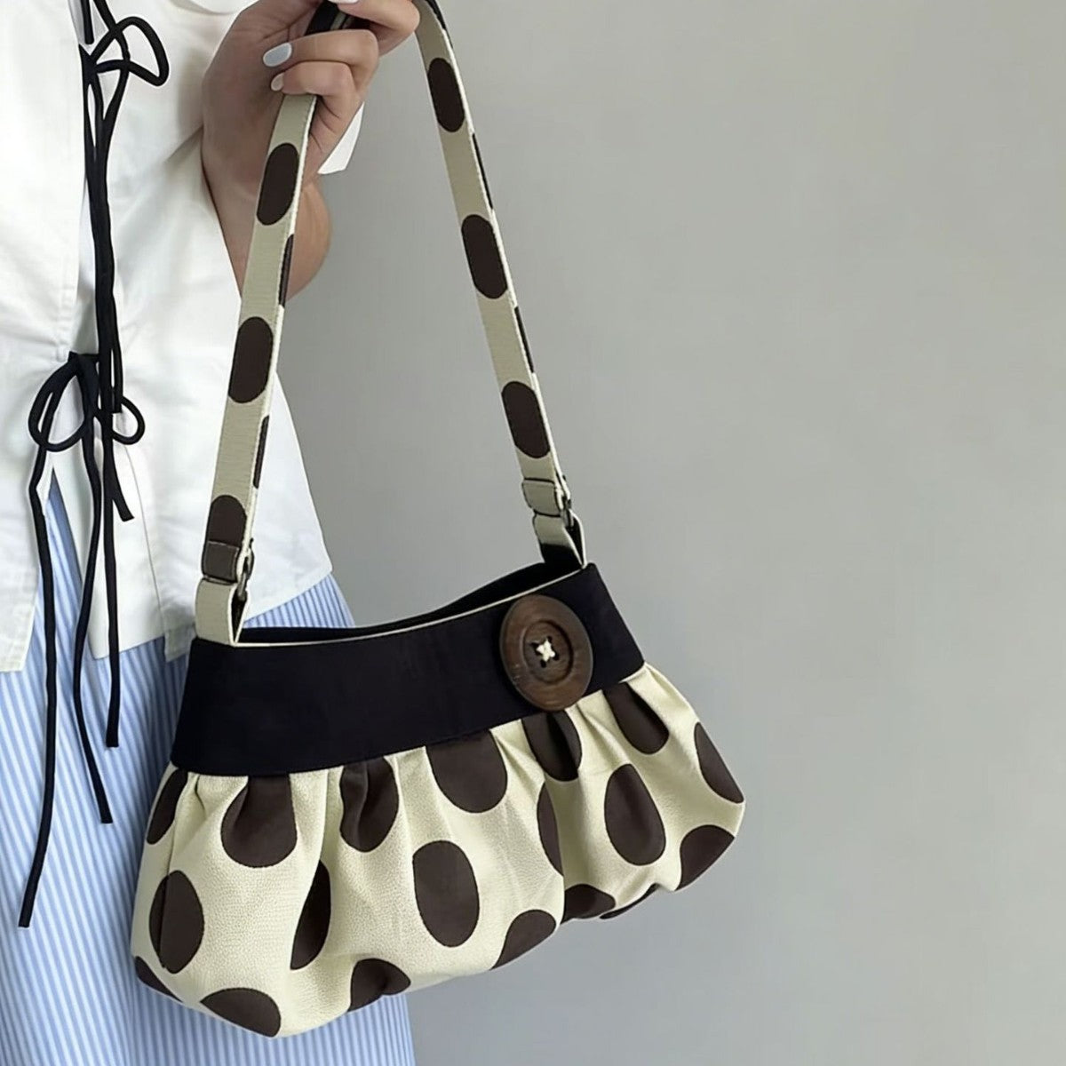 Stylish Polka Dots Ruffled Shoulder Bag 6W10BBG1316