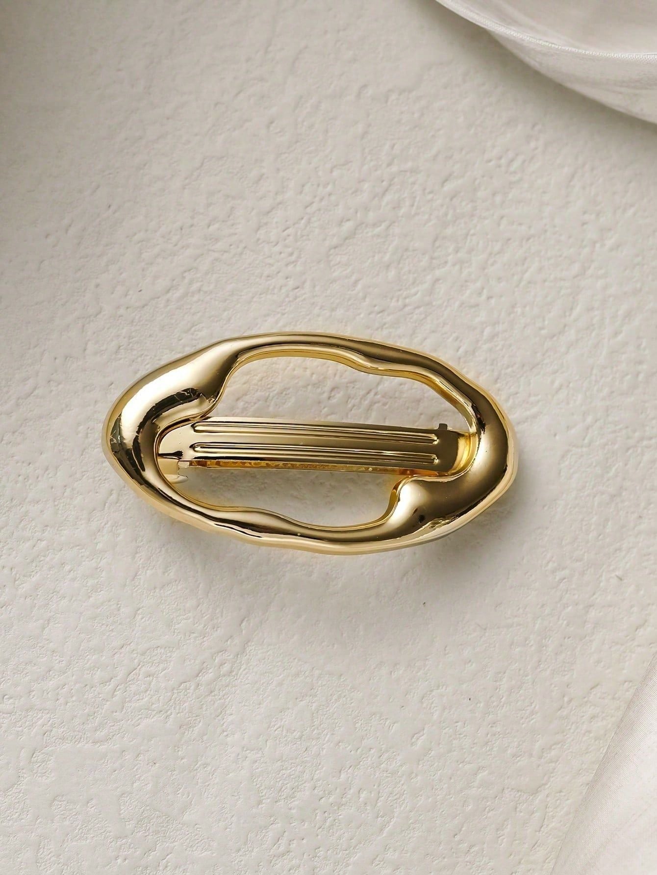 Trendy Hollow Out Heart Metal Hair Claw 8ZA6HCP270L