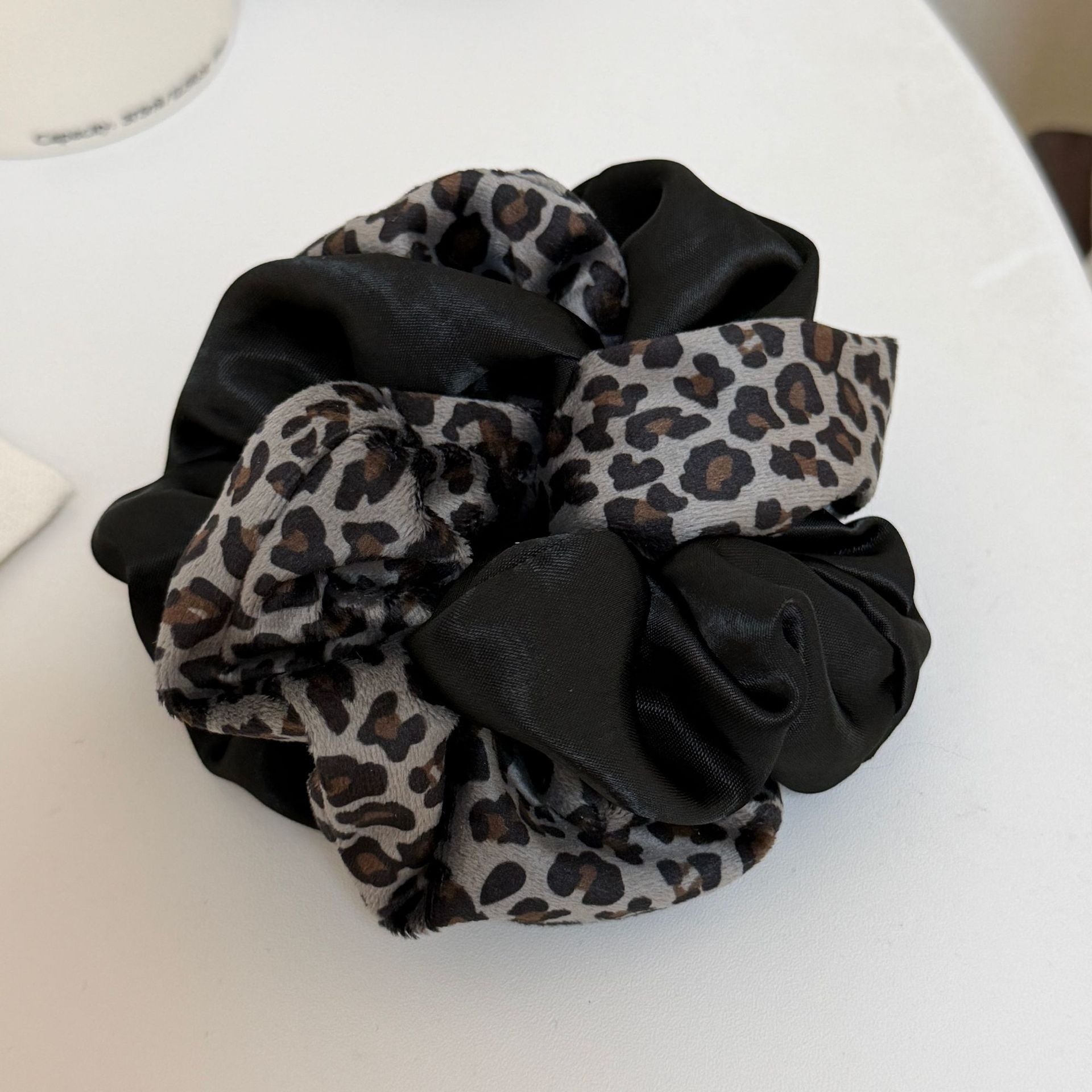 Vintage Leopard Print Velvet Satin Scrunchies 6W6HSR362