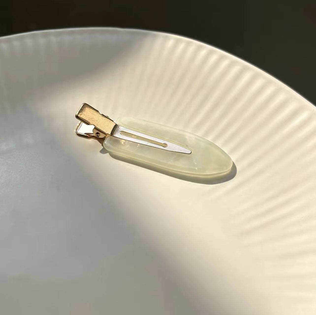 Iridescent Duckbill Hair Clip - DippedShop Wholesale - #5363