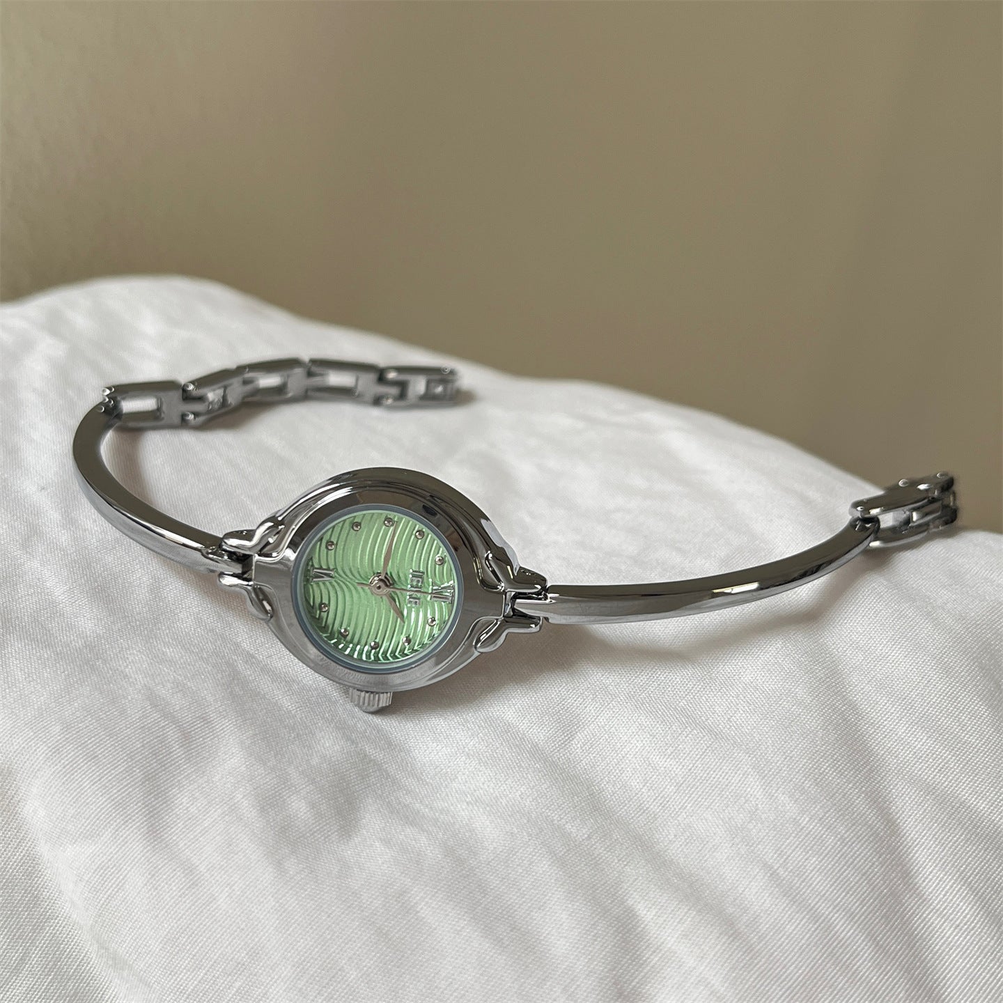Round Quartz Bracelet Watch - DippedShop Wholesale - #4627