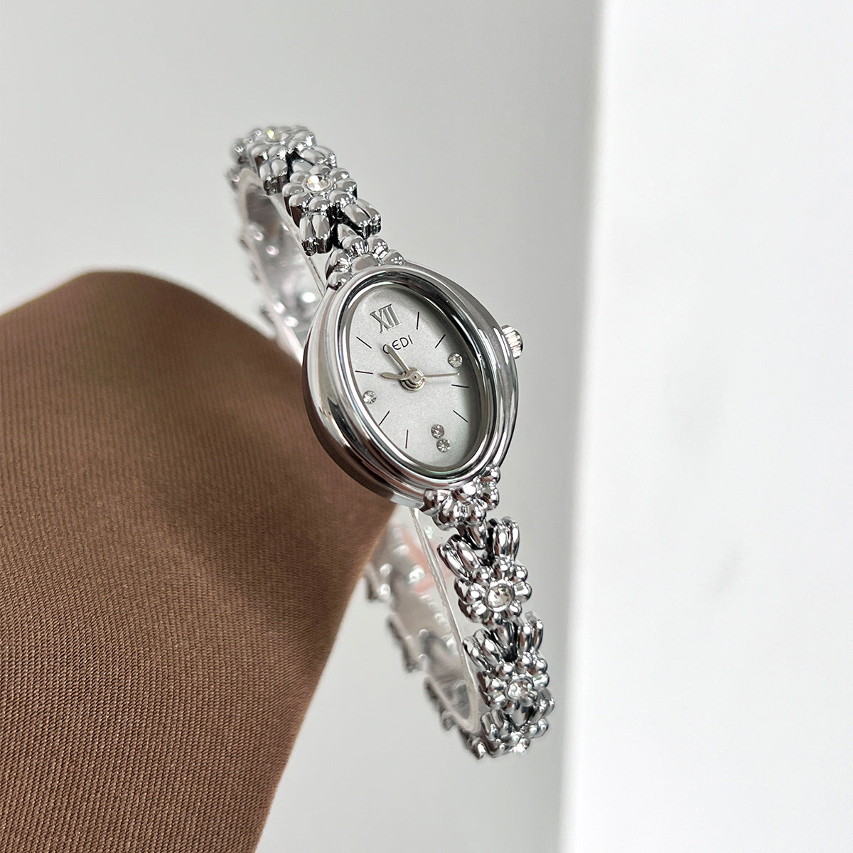 Luxury Rhinestone Oval Dial Quartz Wrist Watch MK2SSAS6W6JWA02