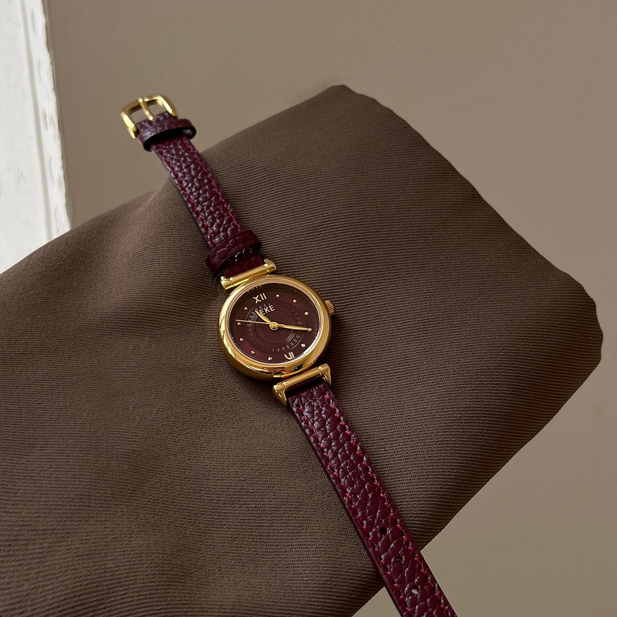 Vintage Leather Quartz Watch - DippedShop Wholesale - #9459
