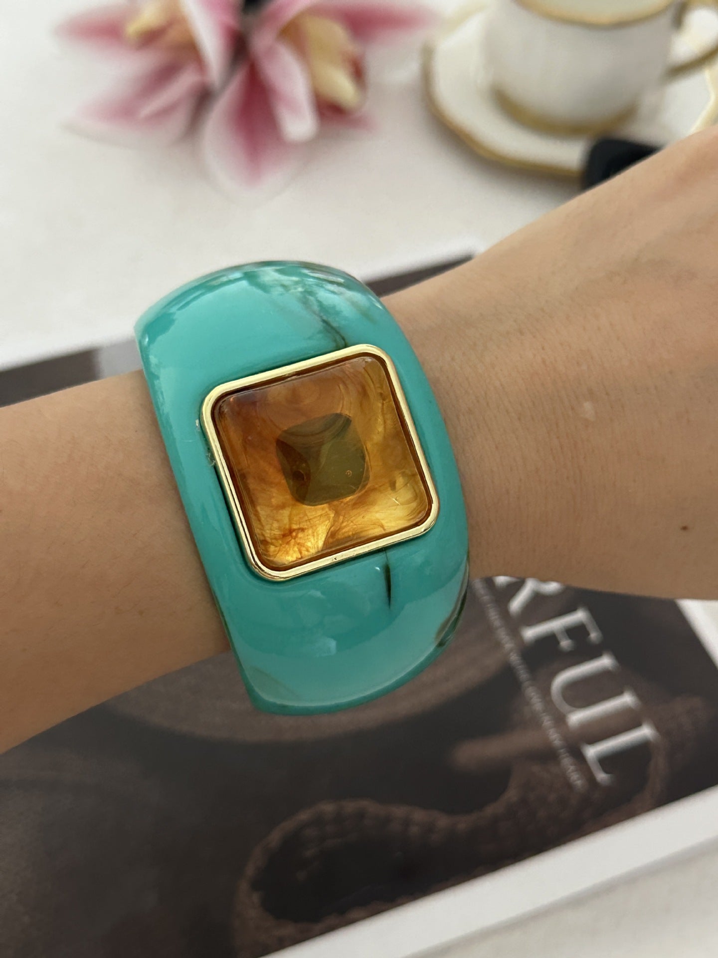 Chunky Oval Resin Wide Bangle Bracelet 6W6JBR606