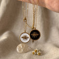 Vintage Disc Bee Pendant Choker Necklace 6W6JNC646