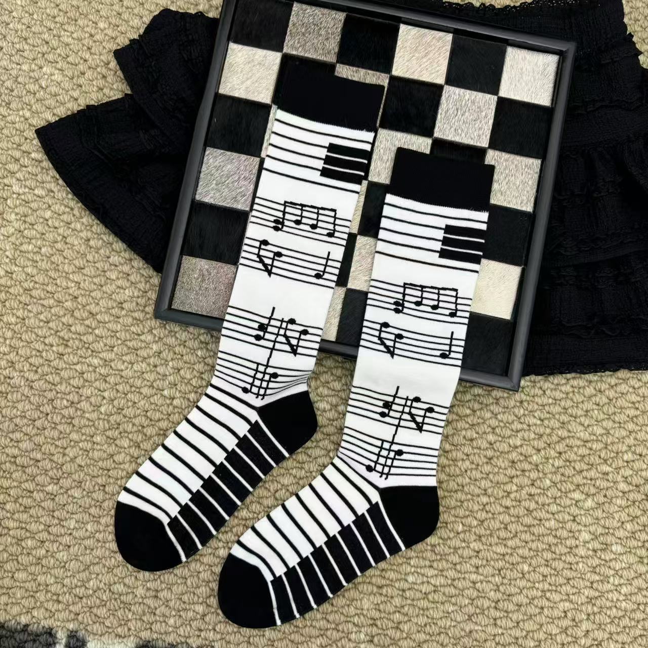 Color Block Musical Note Calf Socks 6W8FSO773