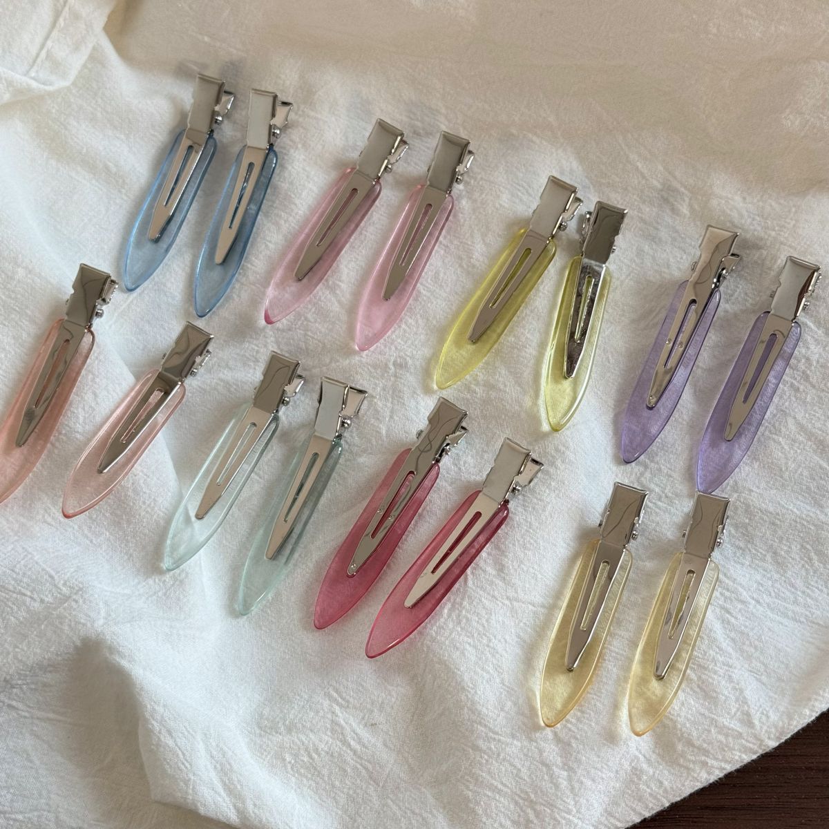 Cute Translucent Seamless Non Bend Hair Clip 6W6HCP1255