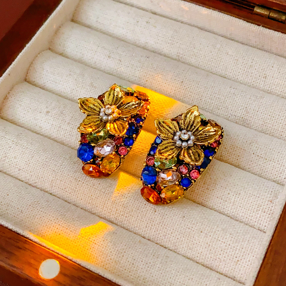 Multi-Color Crystal Flower Stud Earrings 6W6JER831