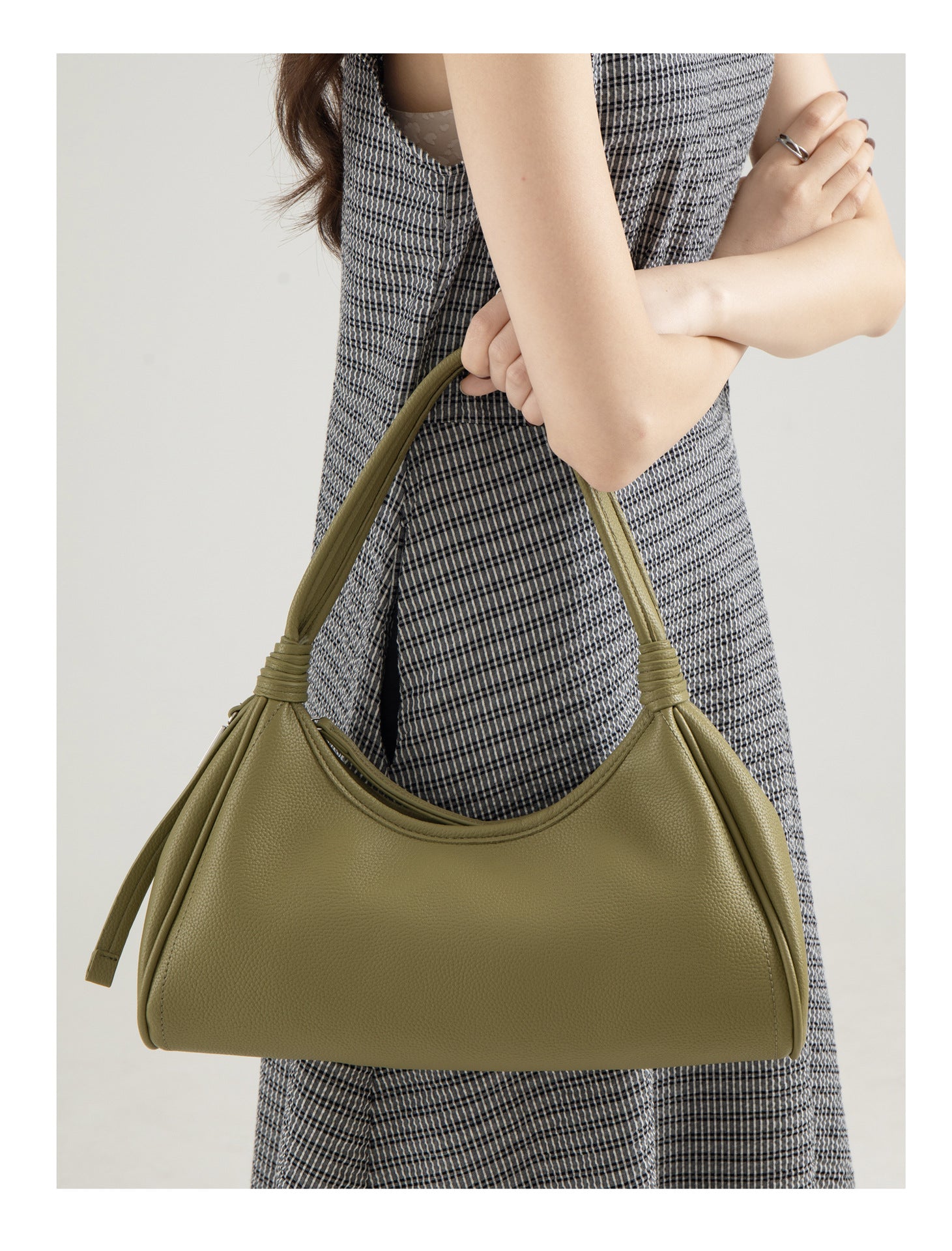 Minimalist Solid Color Knot PU Underarm Bag 6W10BBG1382