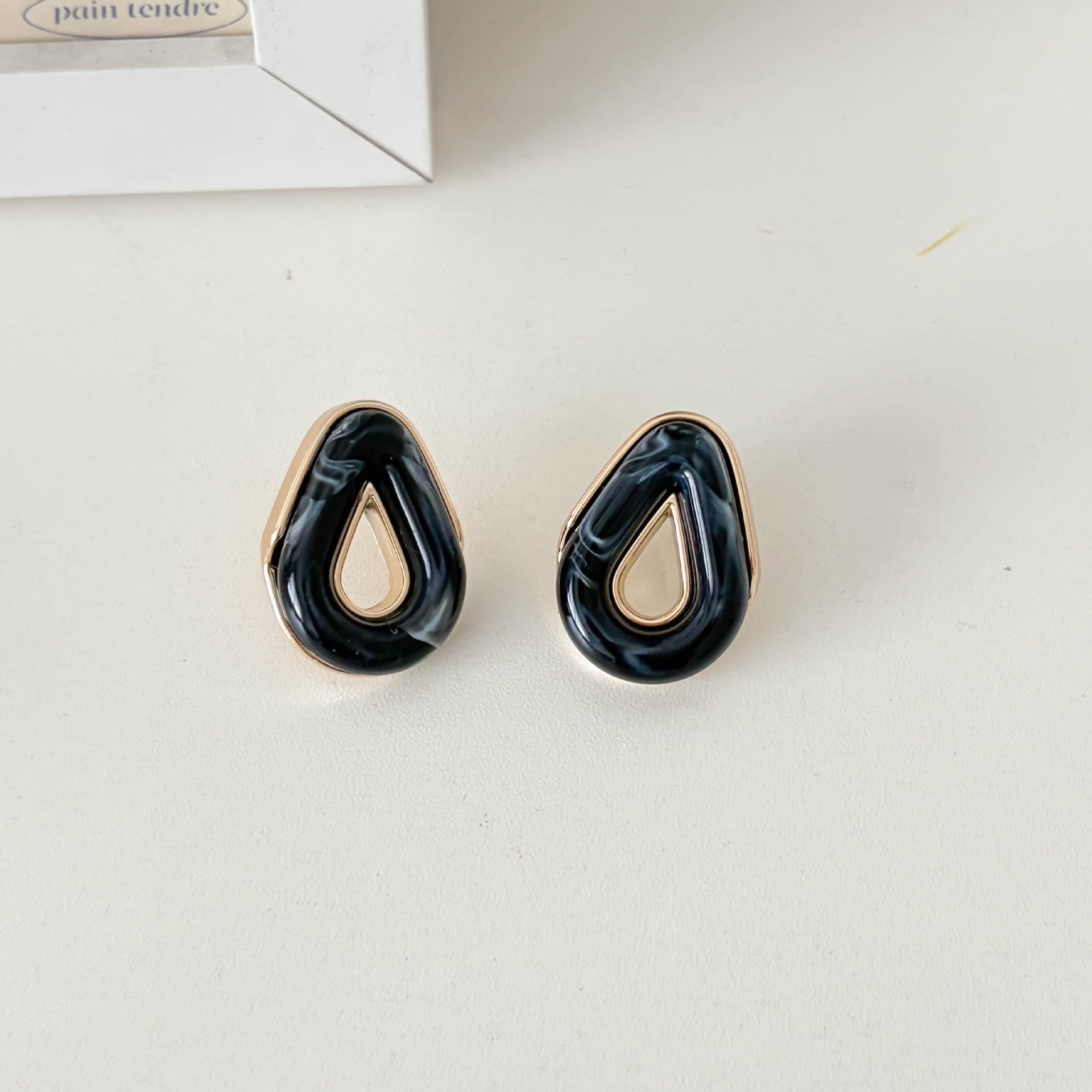 Minimalist Solid Color Hollow Acrylic Stud Earring 6W6JER559