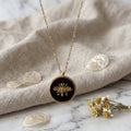Vintage Disc Bee Pendant Choker Necklace 6W6JNC646