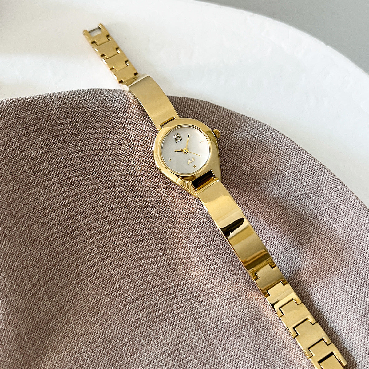 Minimalist Gold Analog Quartz Wrist Watch MK2SSAS6W6JWA14