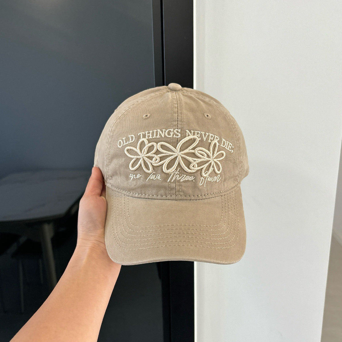 Minimalist Flower Embroidery Versatile Baseball Cap MK2BW6W6HAT88