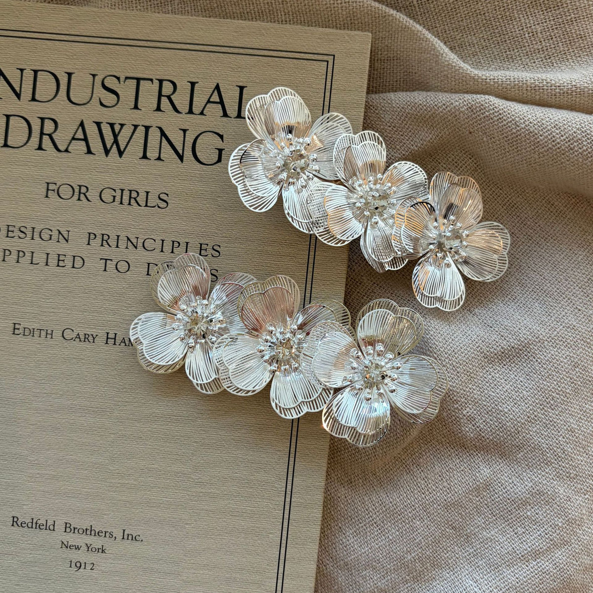 Sparkly Rhinestone Flower Duckbill Hair Clip 6W6HCP1676