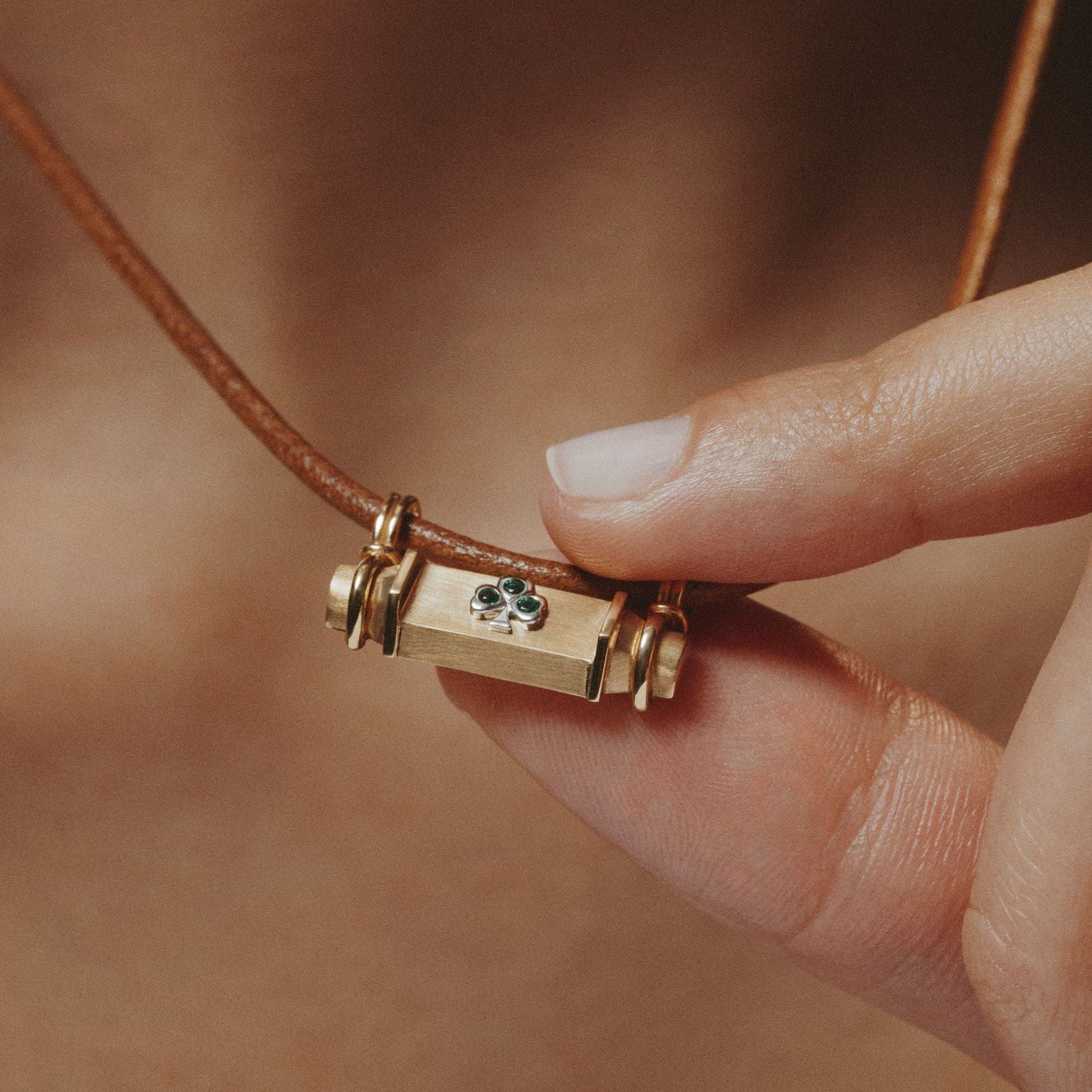 Trendy Gold Plated Pendant Choker Necklace 6W6JNC377L